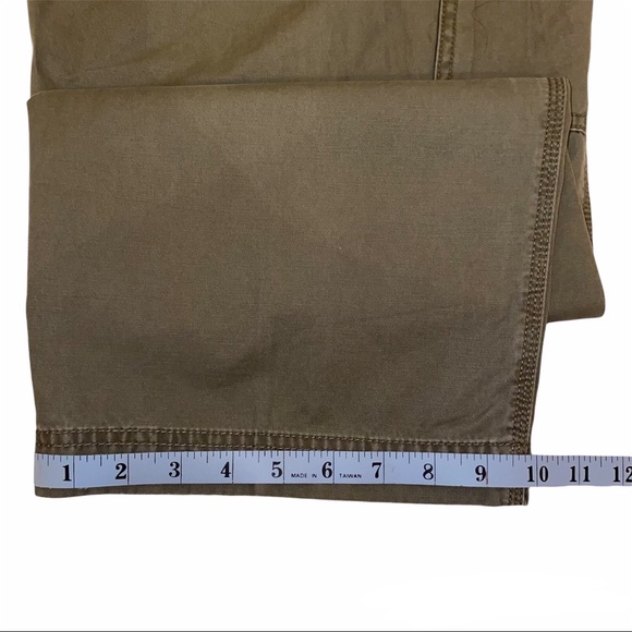 Men's Green Izod Luxury Sport Cargo Pants - Picture 10 of 10